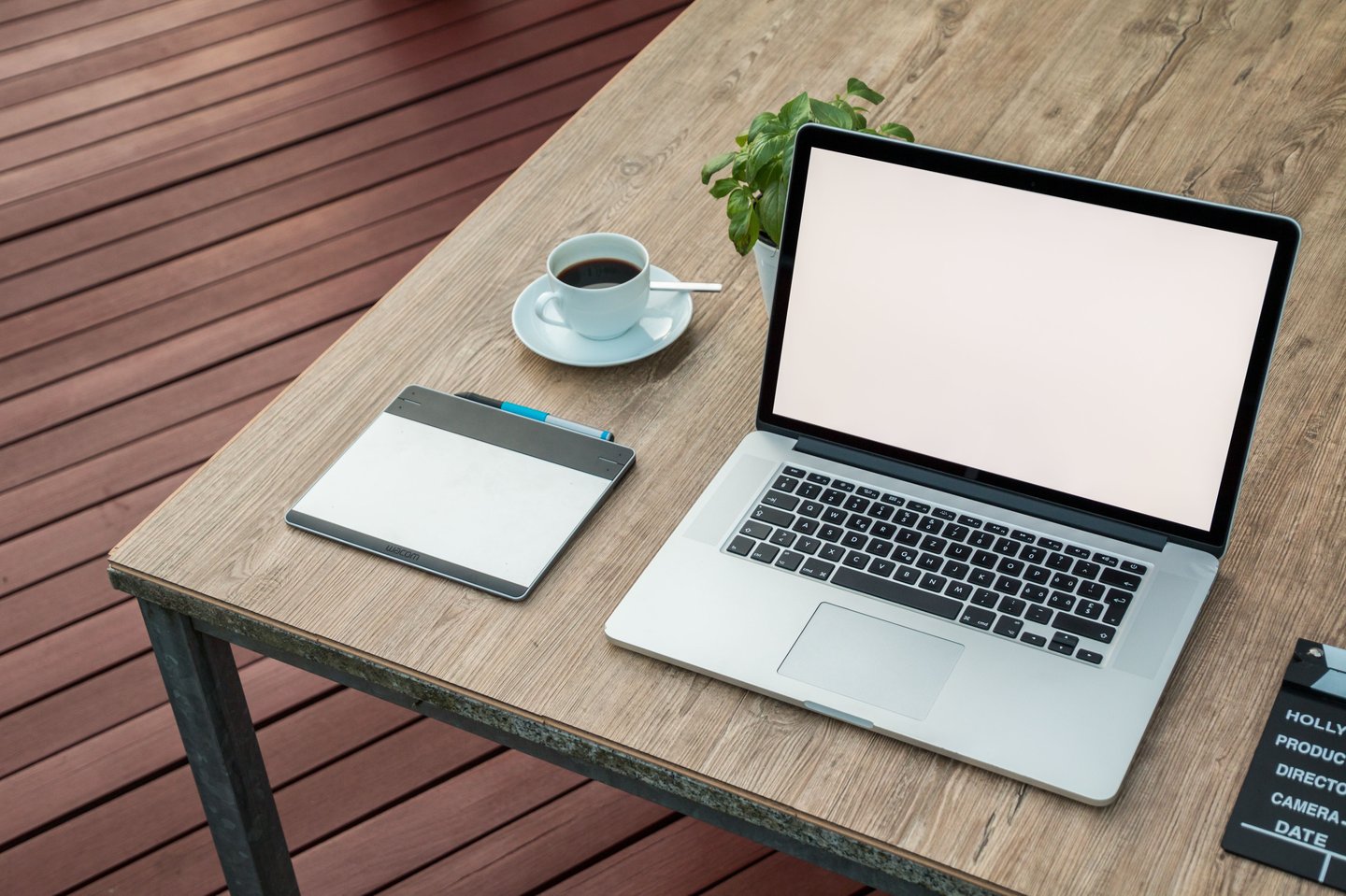 apple-coffee-computer-459653 apple-coffee-computer-459653